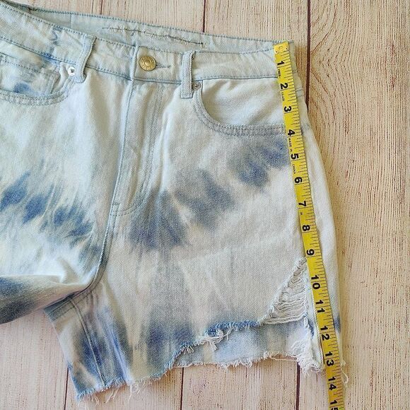 American Eagle Distressed Highest Rise Mom Shorts sz 2 - Picture 7 of 9
